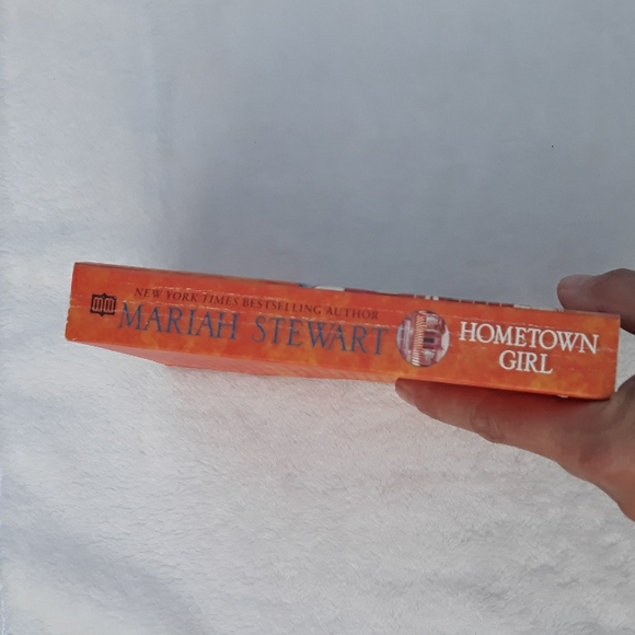 Hometown Girl, a paperback book written by Mariah Stewart 2011 - Picture 4 of 7